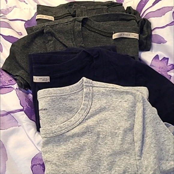Essentials Tops - Amazon Essentials Heather Gray, Dark Gray (2) and Deep Navy Blue T-Shirts-4 Pack